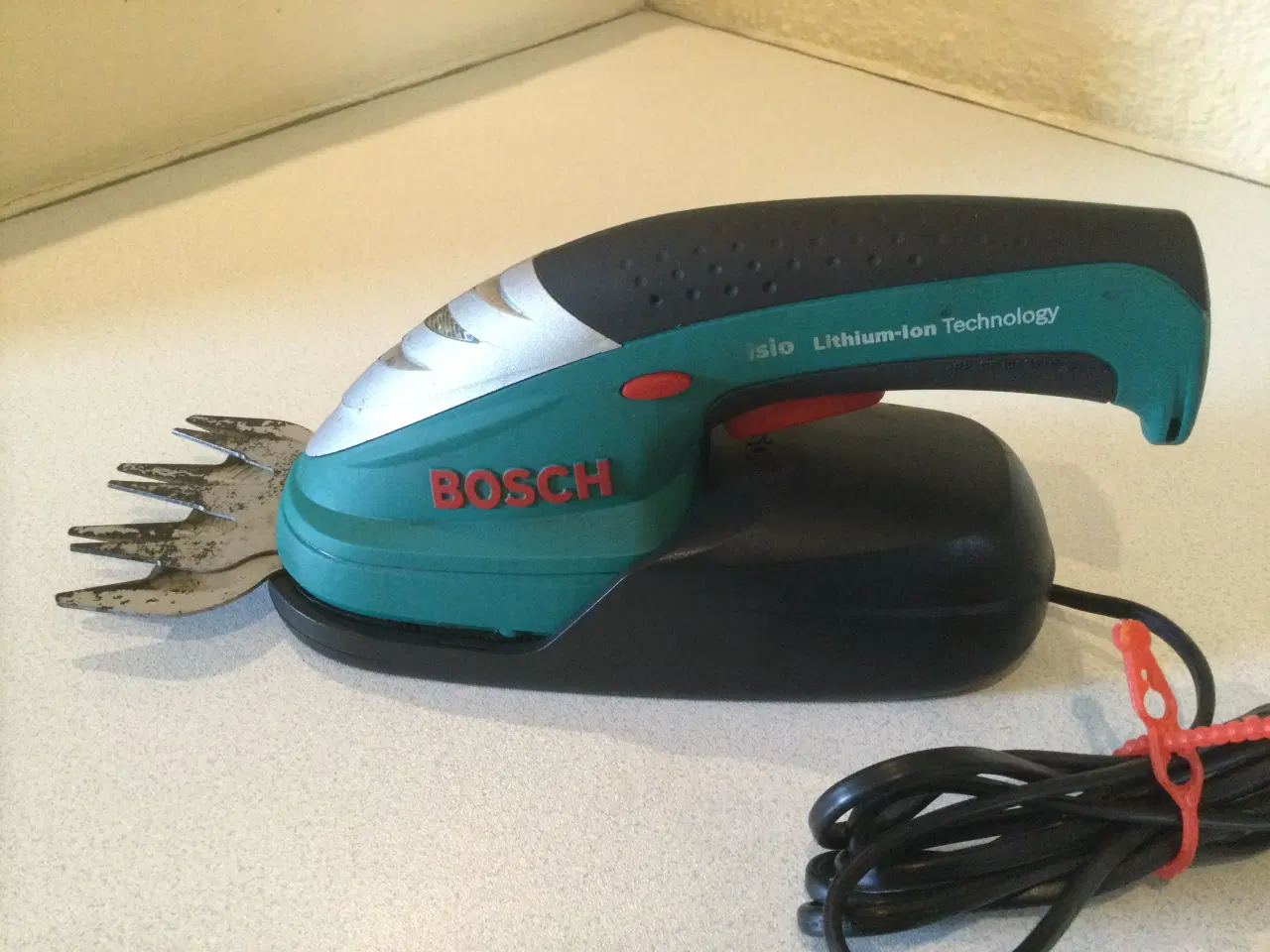 Billede 1 - BOSCH TRIMMER M/OPLADER