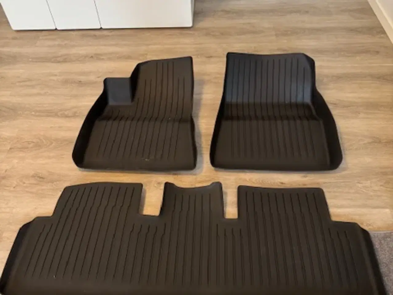 Billede 1 - Originale vintermåtter til Teslar model 3