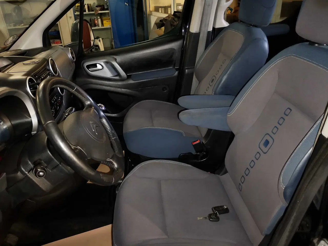 Billede 3 - Rummelig Familiebil