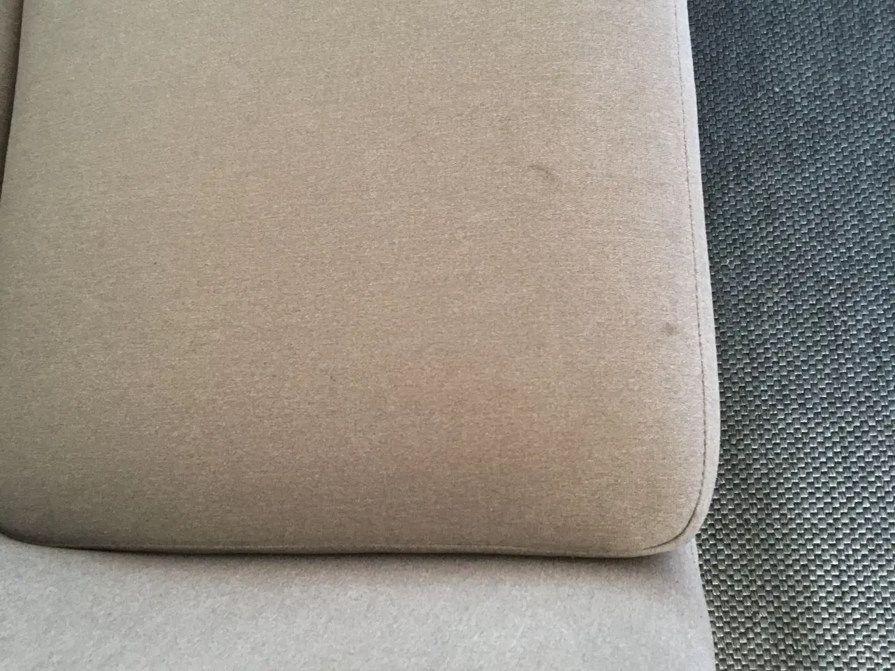 Billede 2 - Sofa i lysegrå stof