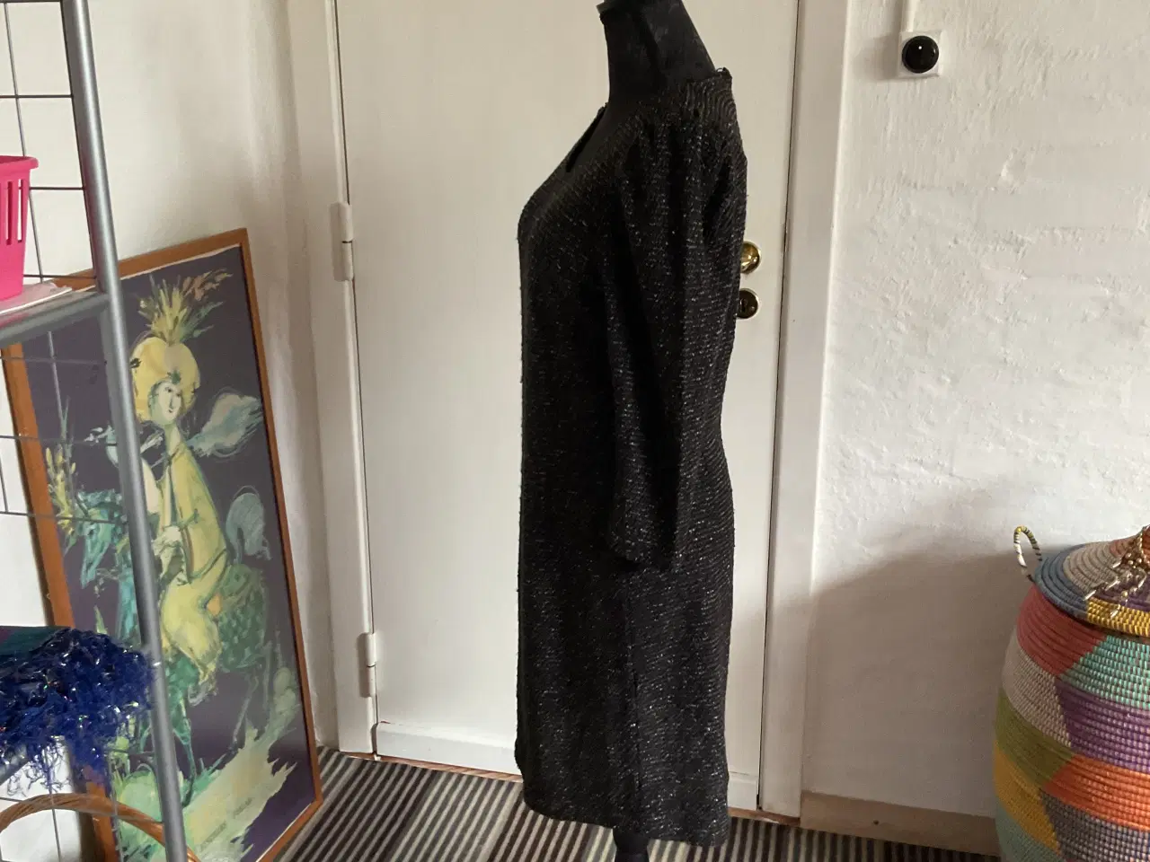 Billede 3 - b-Young kjole i stretch stof, sort str. L