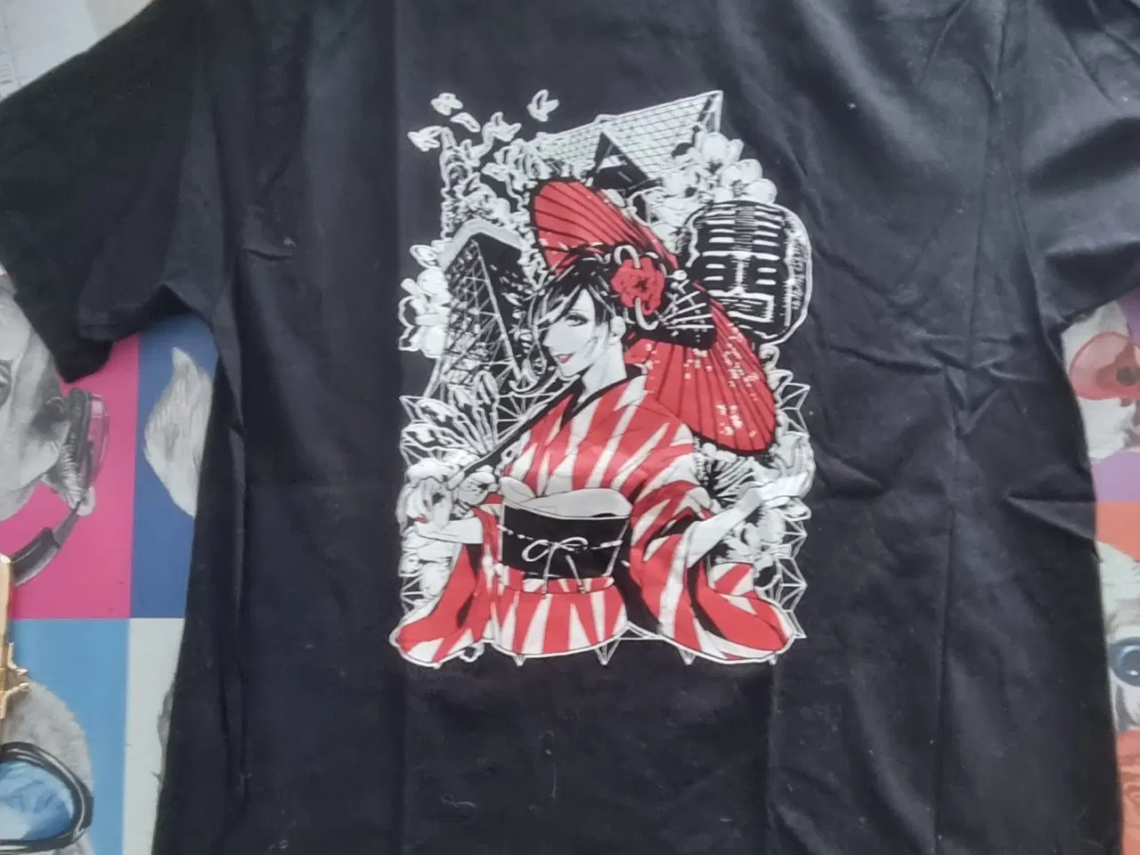 Billede 3 - Tshirts købt i Japan sælges 