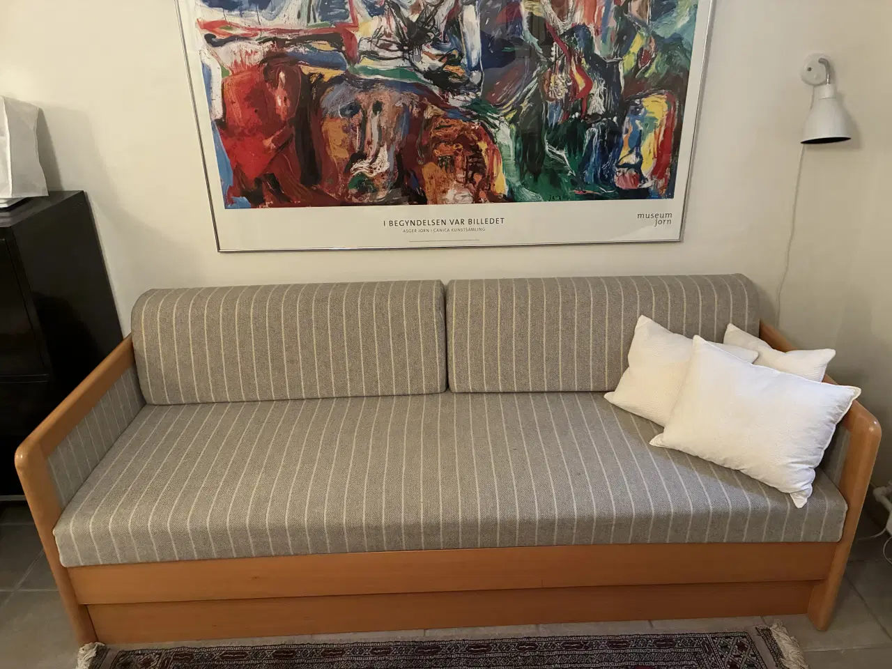 Billede 1 - Sovesofa grå uld med hvid stribe 