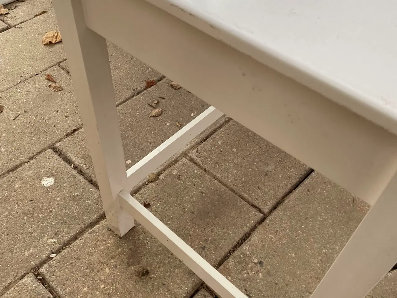 Billede 4 - Hvid bord fra IKEA