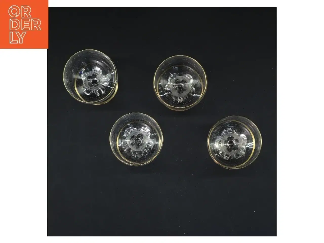 Billede 2 - Sæt af fire glas med guld kant (str. 4 stk Ø 6,5 cm længde 8,5 cm)
