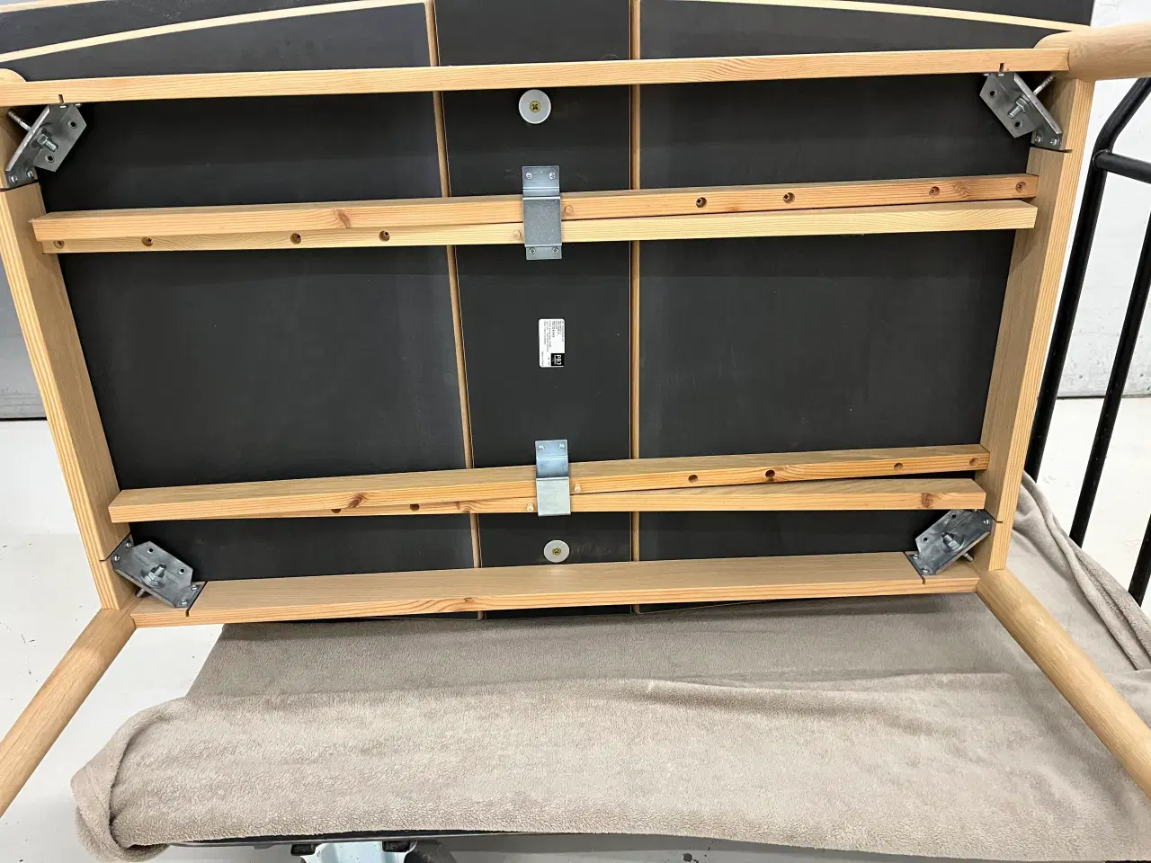 Billede 10 - Curve spisebord fra Pbj design sort linoleum og Eg