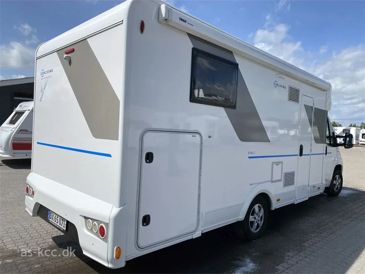 Billede 2 - 2021 - Sun Living S 75 SC   Sun Living S 75 SC autocamper med fritstående dobbeltseng.