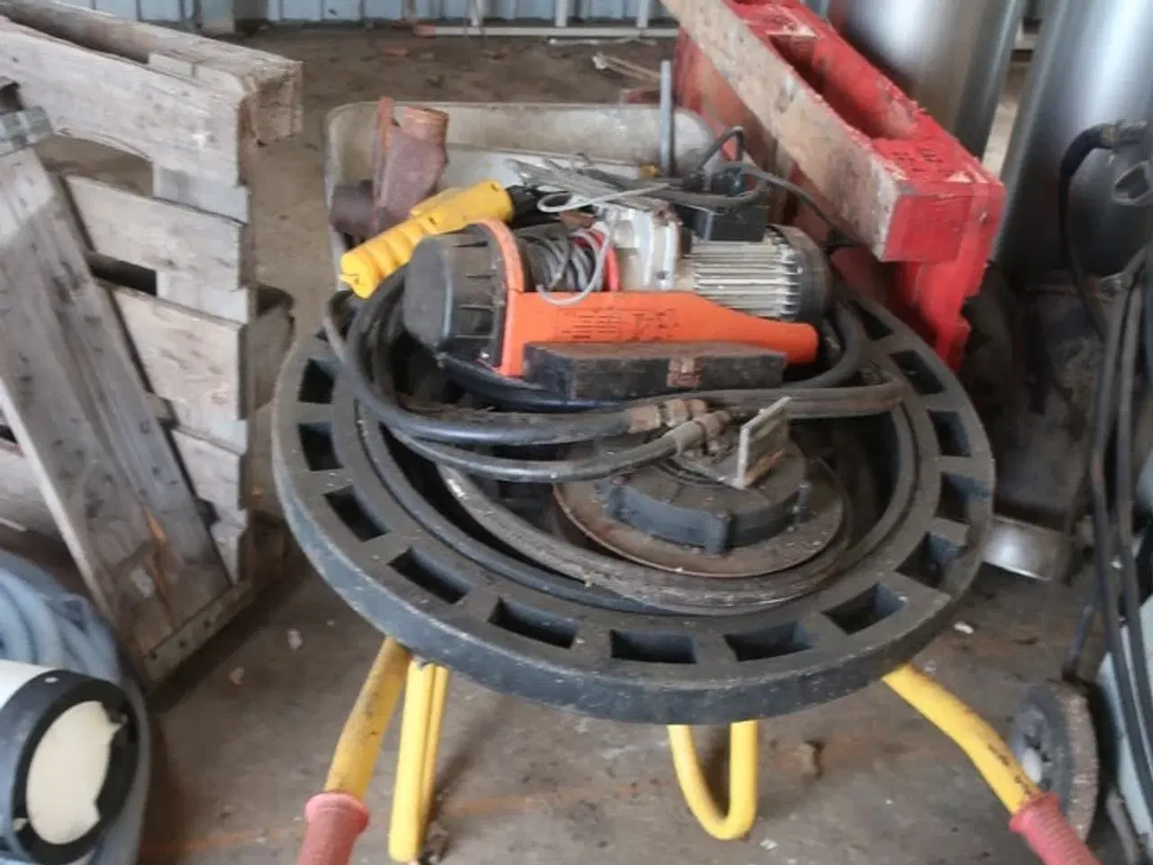 Billede 40 - 2 stk. rullebukke, paller, reoler, reservedele, værktøj, stiger m.m.