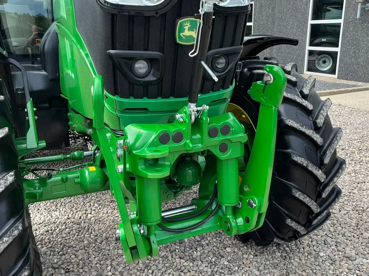 Billede 18 - John Deere 6135R Krybegear, frontlift, TLS Affjedret foraksel og affjedret kabine samt luft anlæg