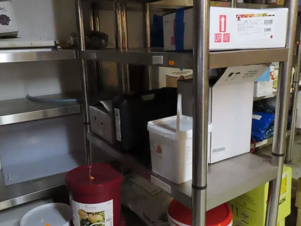 Billede 3 - Div. reoler med indhold