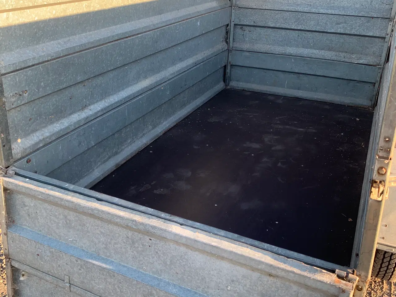 Billede 2 - Nysynet trailer, dobbelt høje sider og bremser.