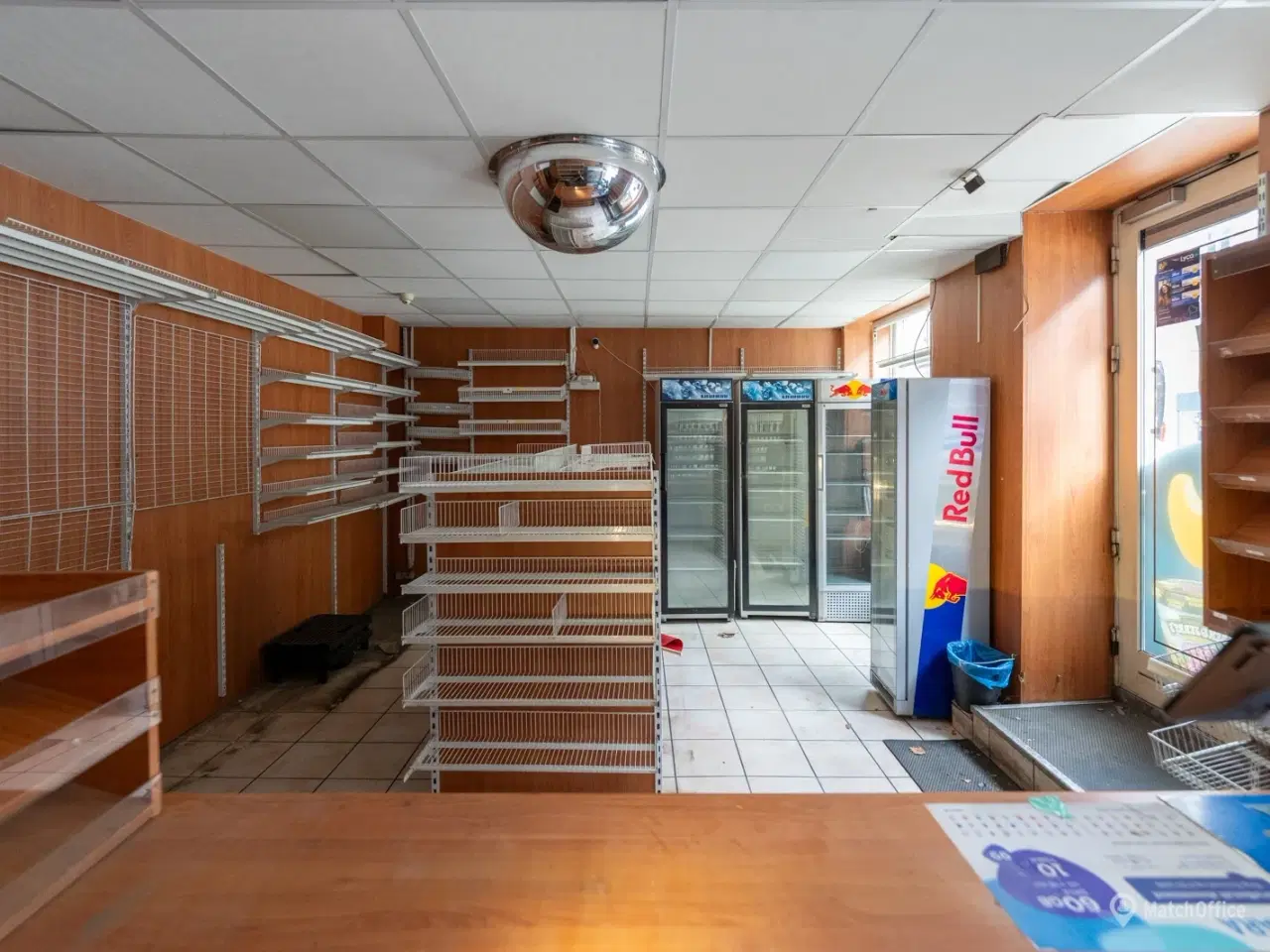 Billede 2 - SÆLGES: Regulær erhvervsejerlejlighed med facade mod Falkoner Allé
