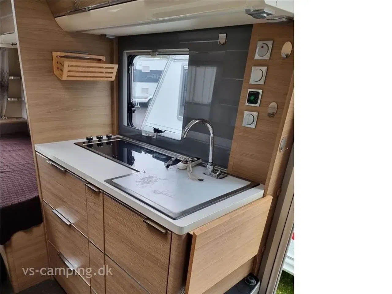 Billede 5 - 2015 - Adria Adora 482 LU   ATTRAKTIV CAMPINGVOGN MED ENKELTSENGE MED LAMELUDTRÆK &amp; RUNDSIDDEGRUPPE