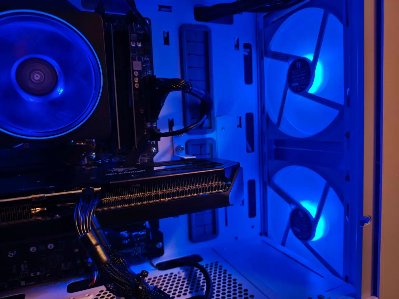 Billede 5 - Nybygget gamer PC, RX 9060 XT 16GB, Ryzen 5500, 16