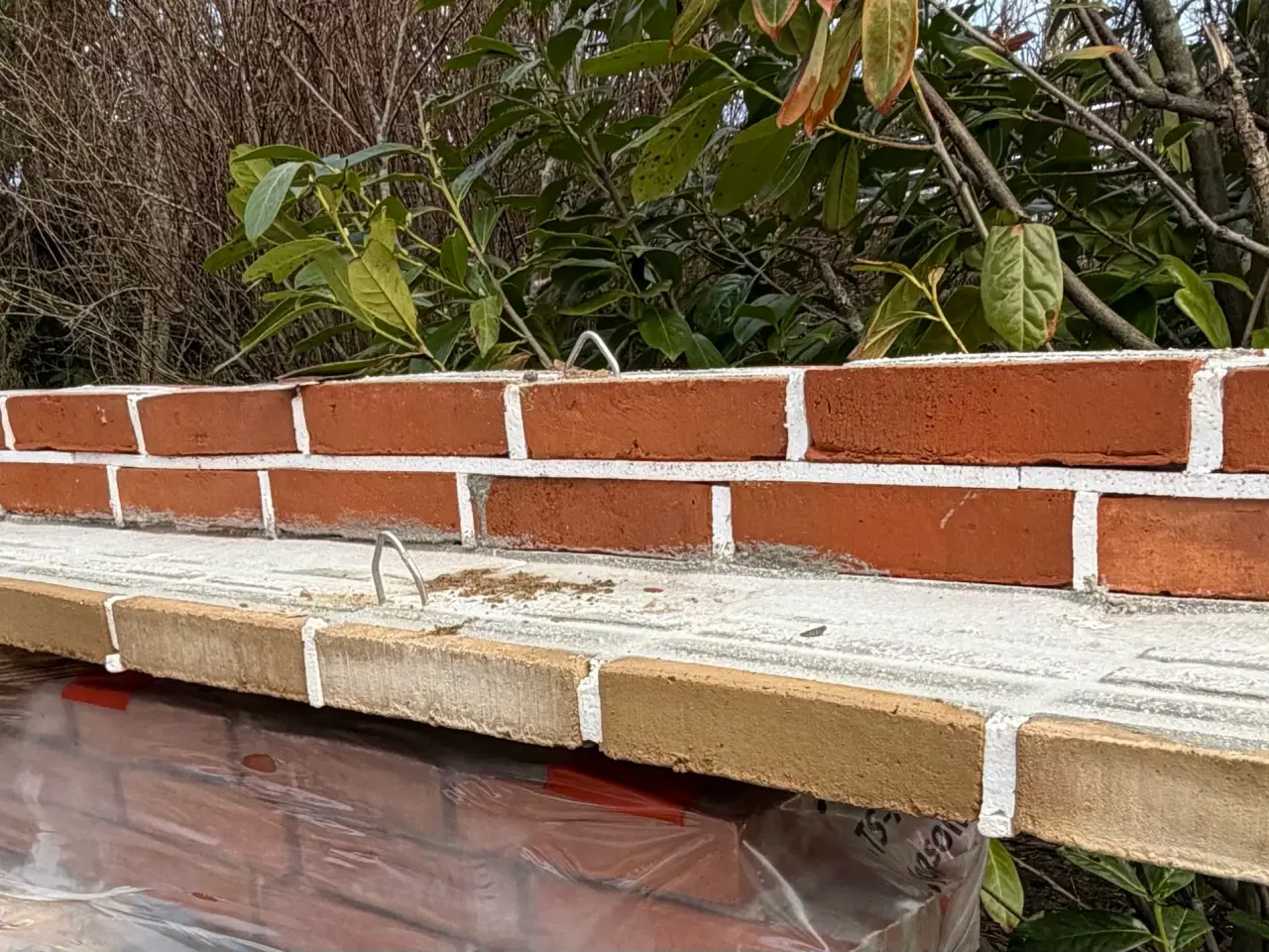 Billede 3 - Overlægger med jern og beklædt med mursten