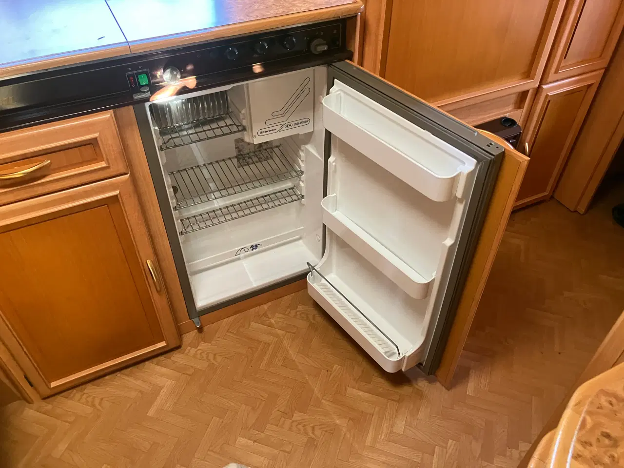 Billede 8 - Campingvogn med udstyr