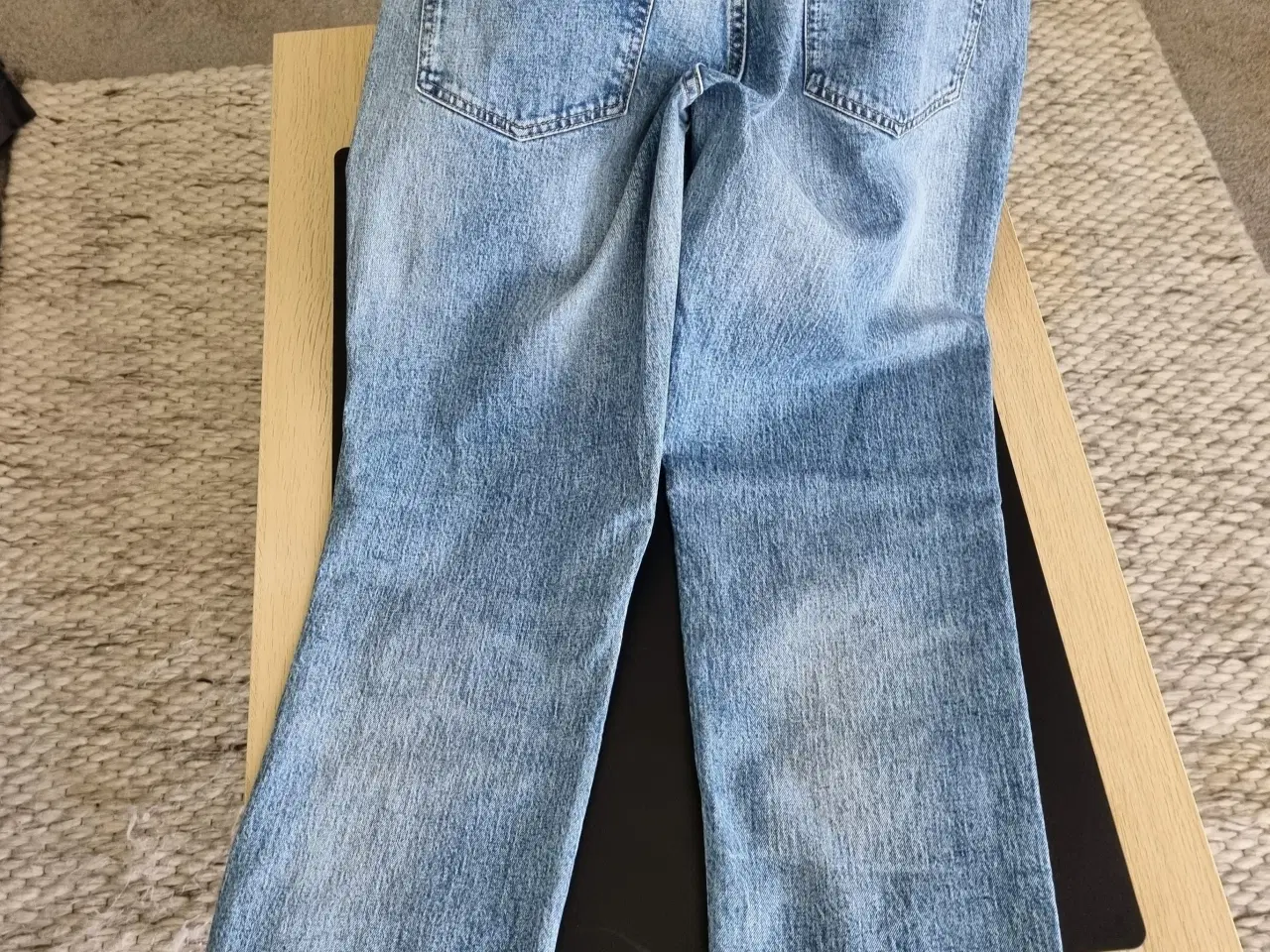 Billede 2 - Højtaljede jeans med lige ben 