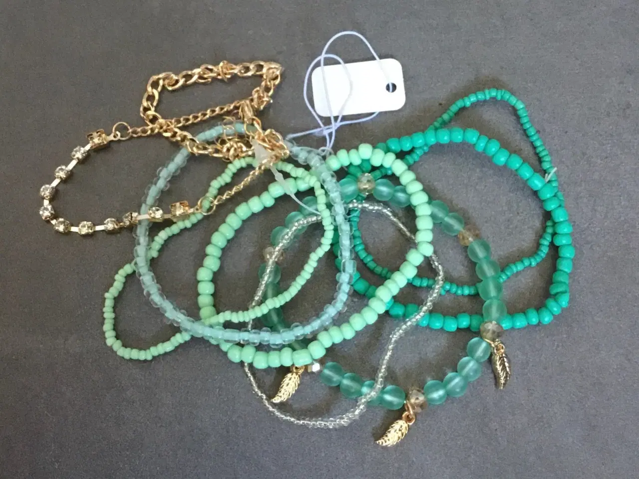 Billede 4 - Perlearmbånd sæt med 8 armbånd med perler