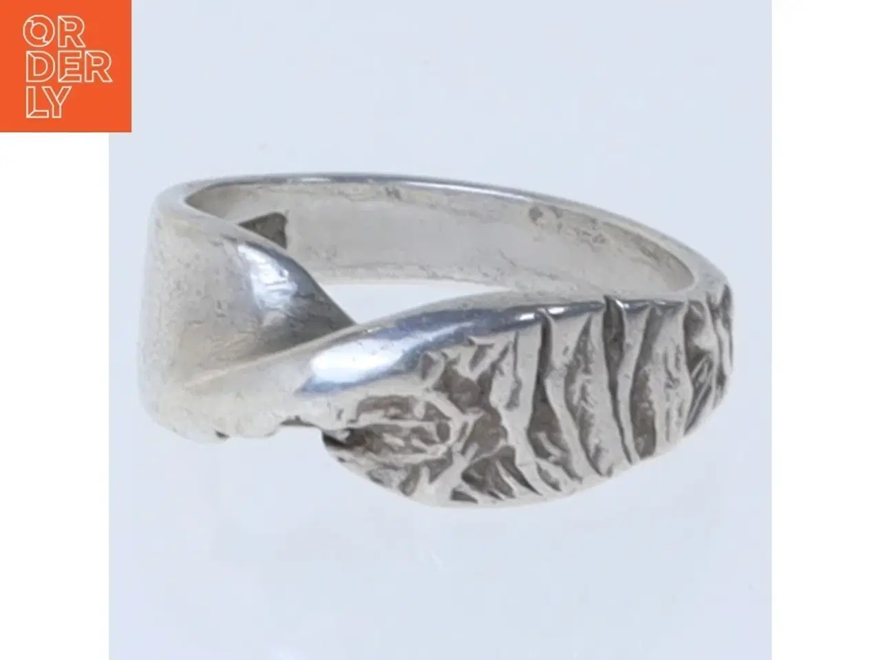 Billede 1 - Sølvring med snoet design (str. 49 mm)