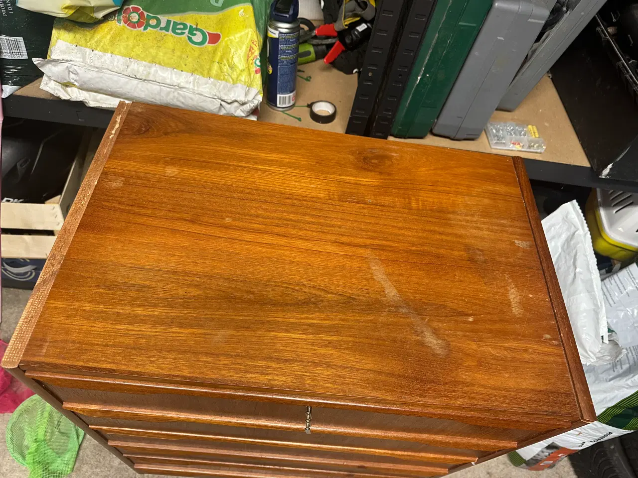 Billede 3 - Teak træ kommode med 6 skuffer og nøgle til.