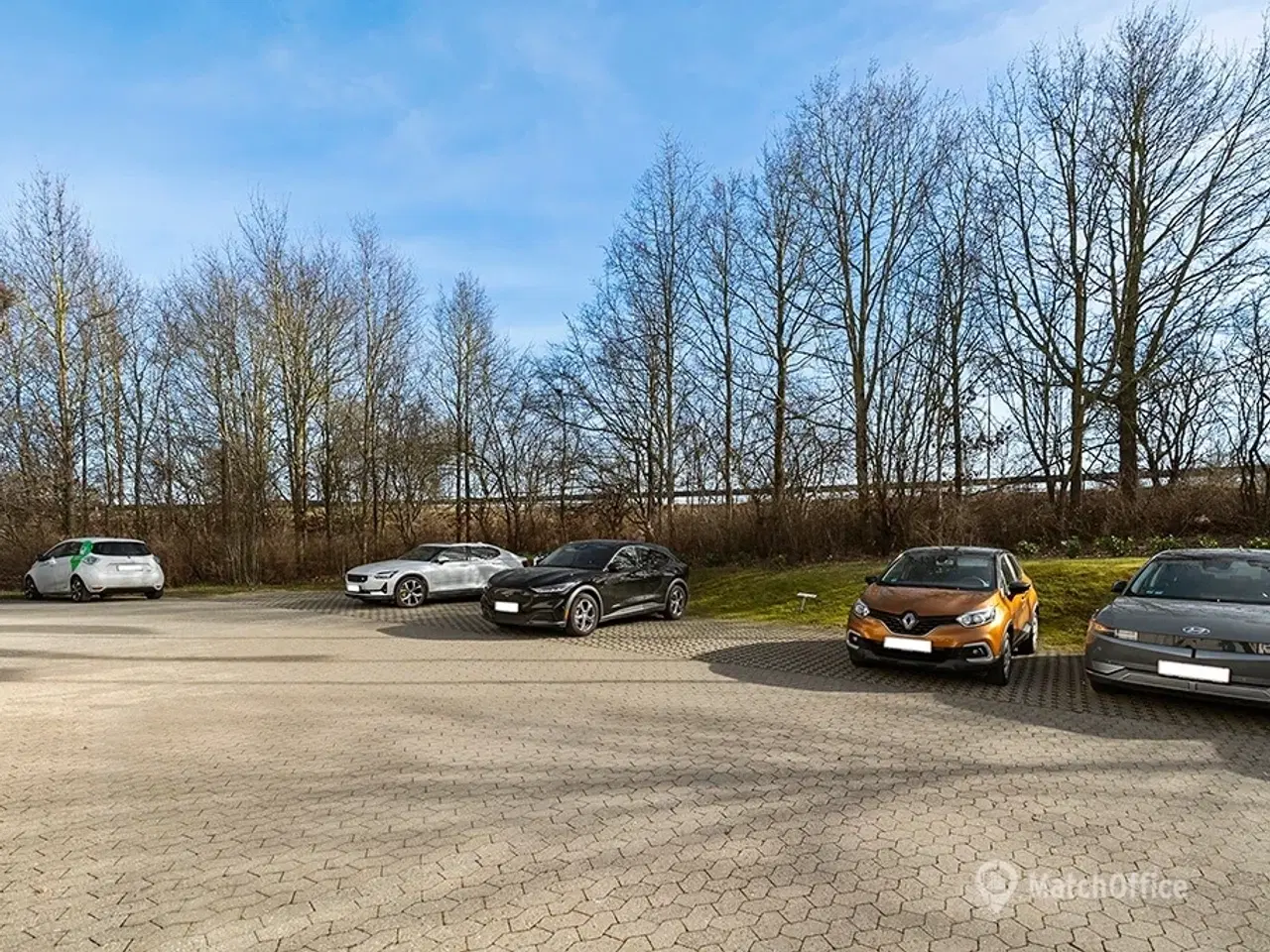 Billede 8 - Tæt på motorvejstilkørsel og 300 meter fra Trekroner station