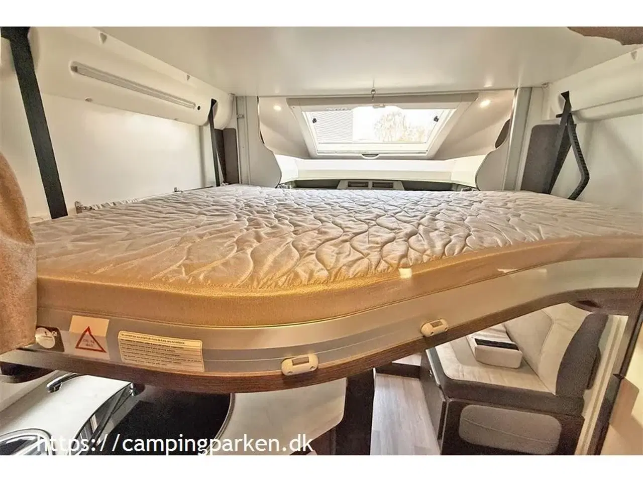 Billede 5 - 2021 - Benimar Super fin og velholdt autocamper med dobbeltseng og 5 selepladser