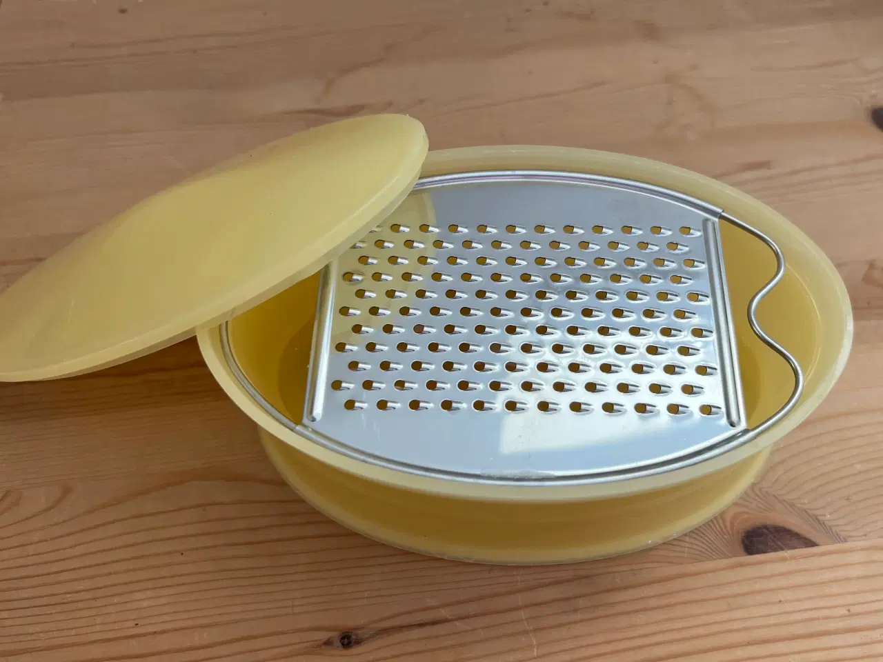 Billede 1 - BODUM osteboks i flot gul farve