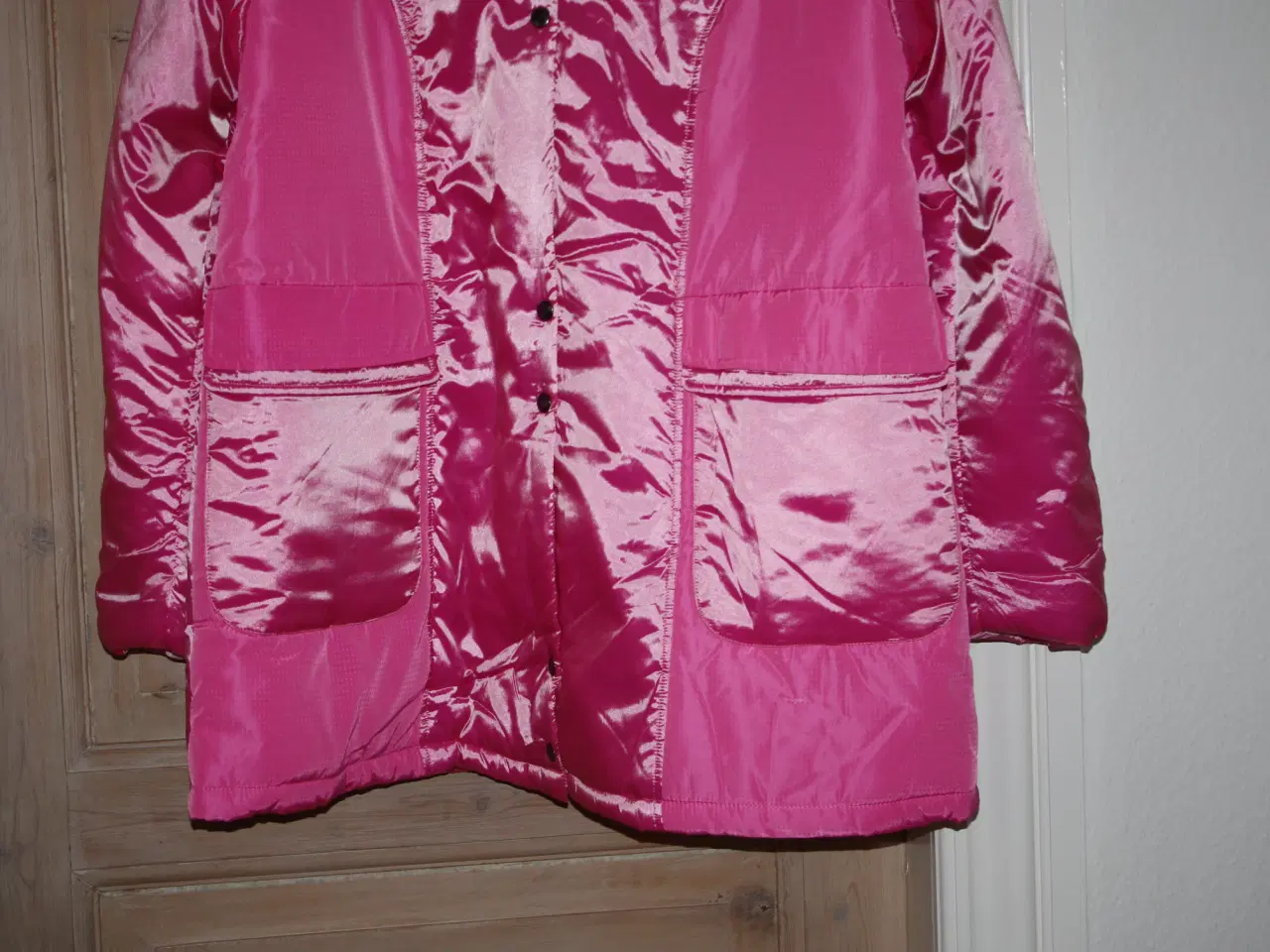 Billede 3 - Jakke fra DNY Cph str. M Stor i størrelsen