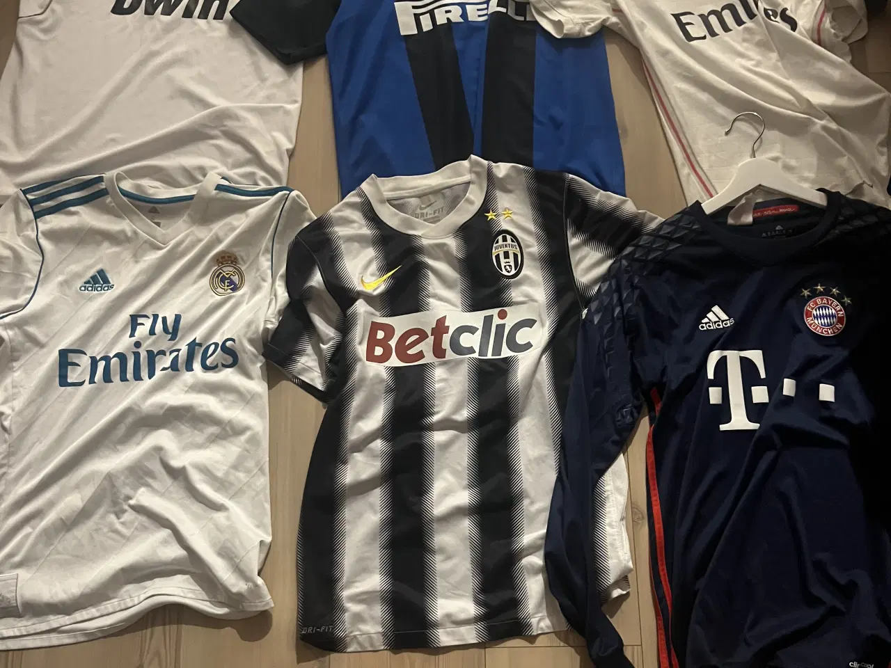 Billede 3 - Fodboldtrøjer bundt i Str Small