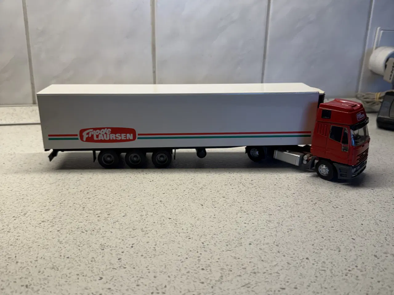 Billede 3 - Legetøjsbil - lastbil til pynt