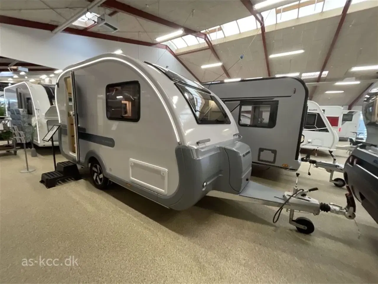 Billede 1 - 2026 - Adria Action 391 LH Classic Adria Action 391 LH Classic årg. 2026 Generation 2 ny ude og inde. Denne vogn er med soundbar. kr. 2.749,- er lagt i prisen