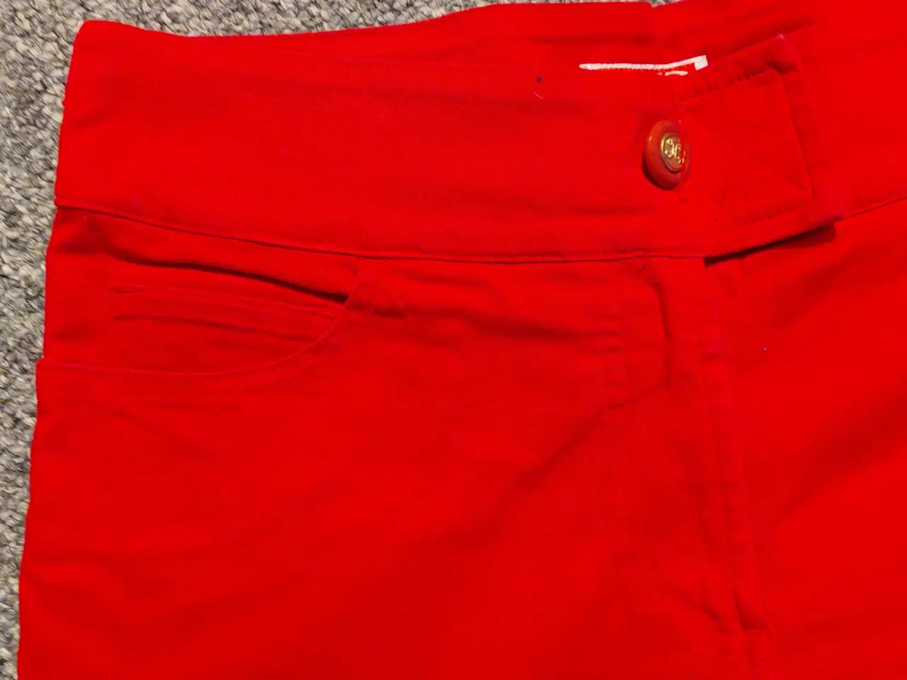 Billede 3 - rød farve bukser i elastik stof, ny str. 38