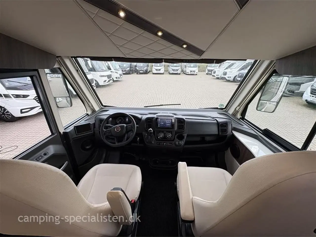 Billede 4 - 2024 - McLouis Nevis 879 G Matic   Mclouis Nevis 879G 2024 - Helintegreret autocamper - Se den nu hos Camping-Specialisten.dk