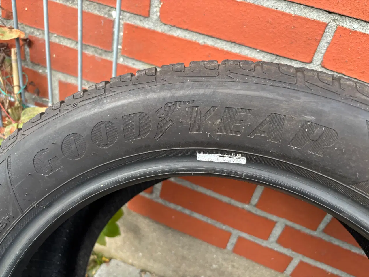 Billede 2 - 2 vinterdæk 245/45R17