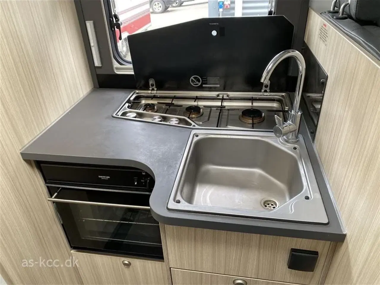 Billede 12 - 2021 - Sun Living S 75 SC   Sun Living S 75 SC autocamper med fritstående dobbeltseng.