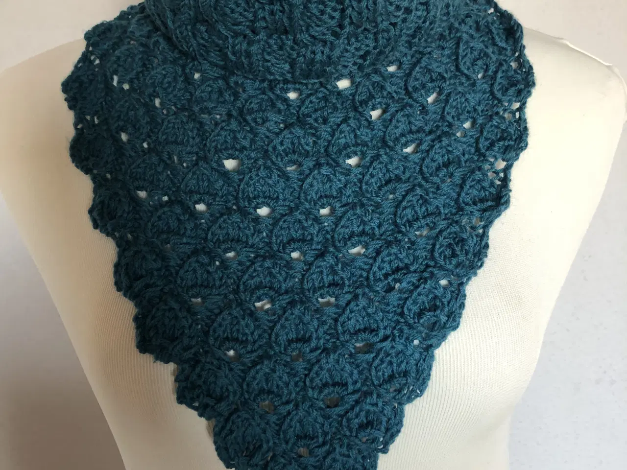 Billede 1 - Strikket halsedisse i nøddemønster 