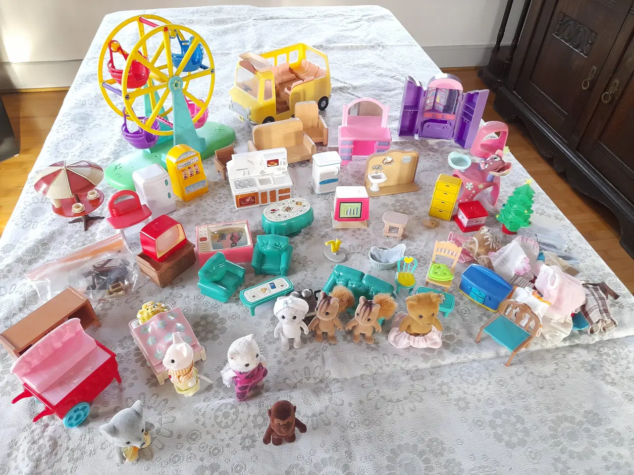 Billede 1 - Samling af Sylvanian families, mange dele.