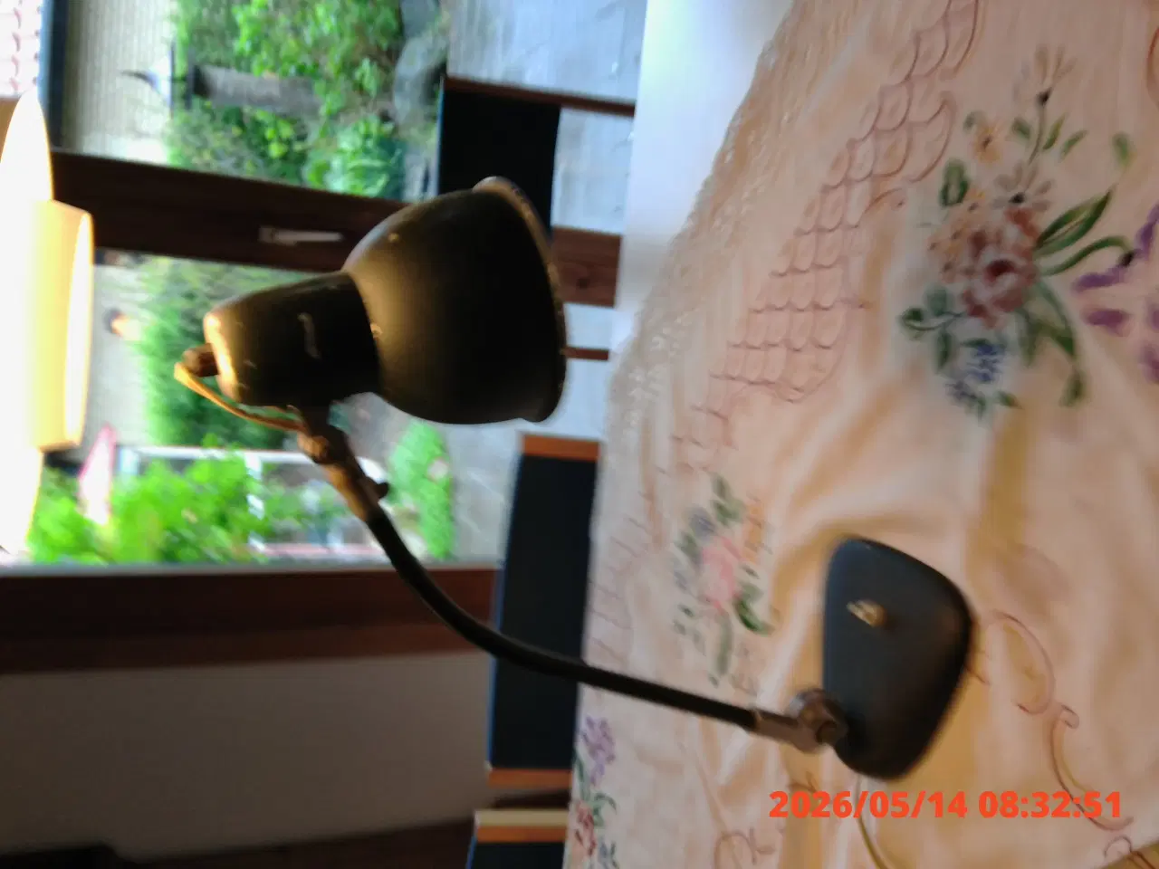 Billede 1 - Fin sort bordlampe med fleksibel arm og tung fod 