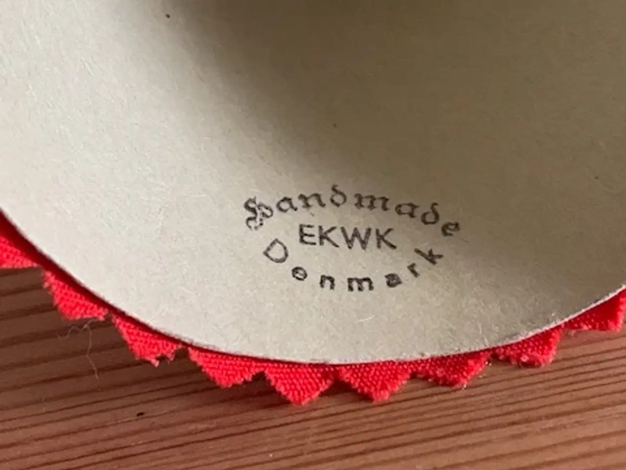 Billede 3 - Nisse pige / koglenisse - håndlavet - EKWK Denmark