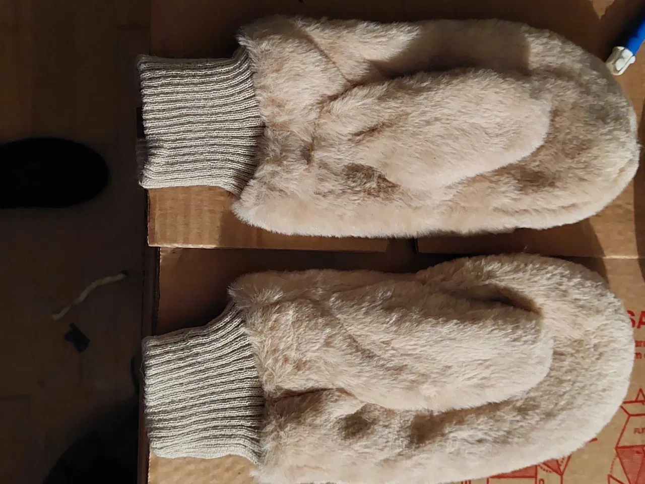 Billede 1 - Bløde varme vanter.