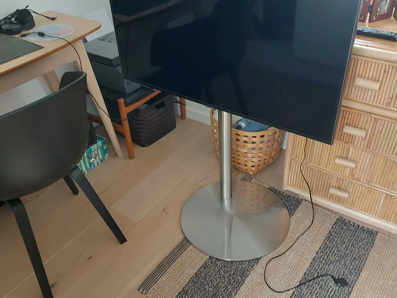 Billede 2 - Tv med sokkel 