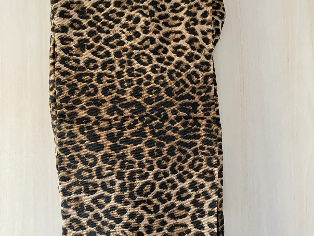 Billede 4 - Bukser i dyreprint, 