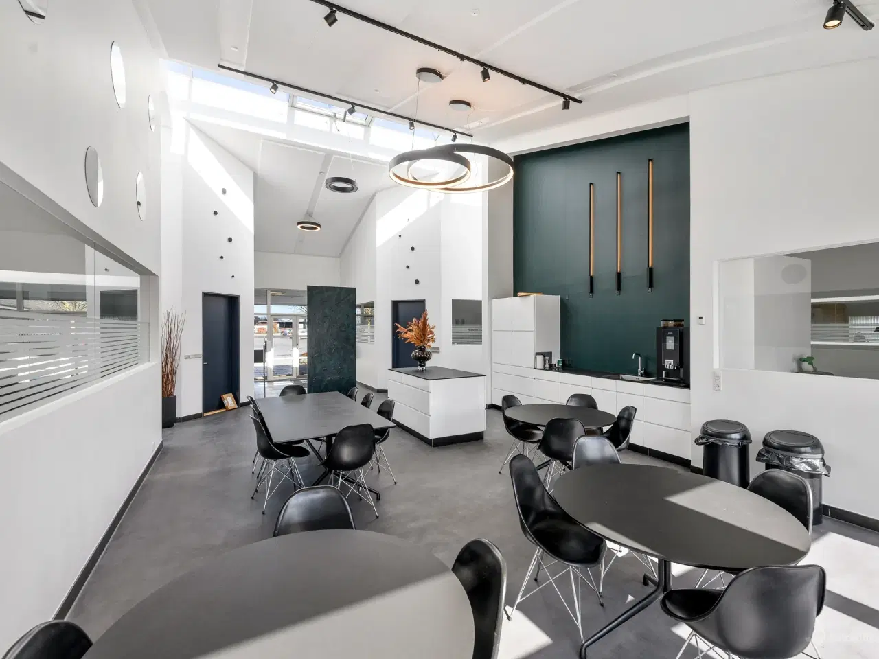 Billede 15 - Nyistandsatte kontorer fra 15-200 m2 på A.P.Møllers Allé - Gratis parkering samt adgang til ekslusivt mødelokale👍🏼