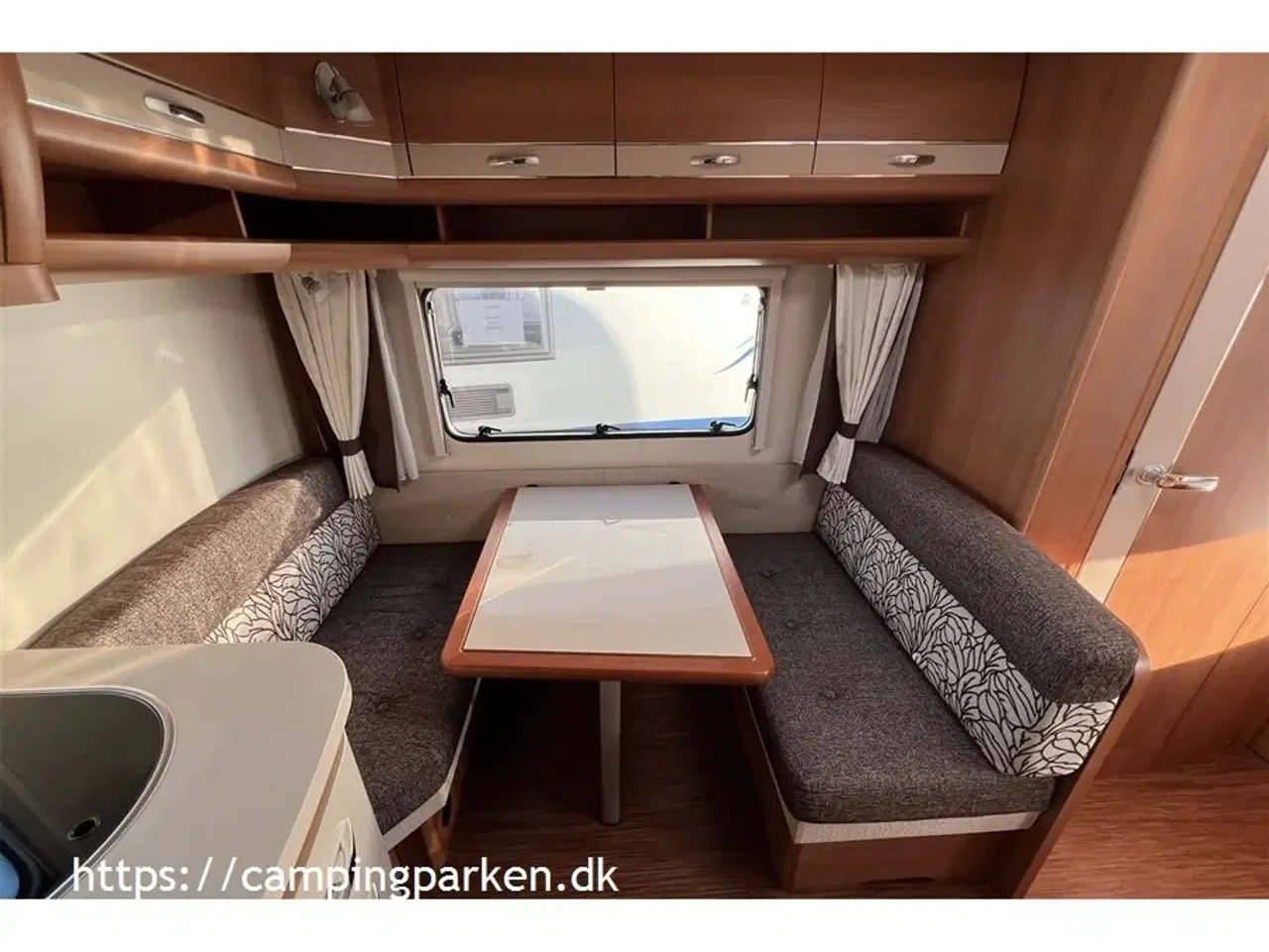 Billede 2 - 2011 - Hobby Excellent 440 SFr   Super fin lille rejsevogn med Isabella fortelt, klar til flere ture