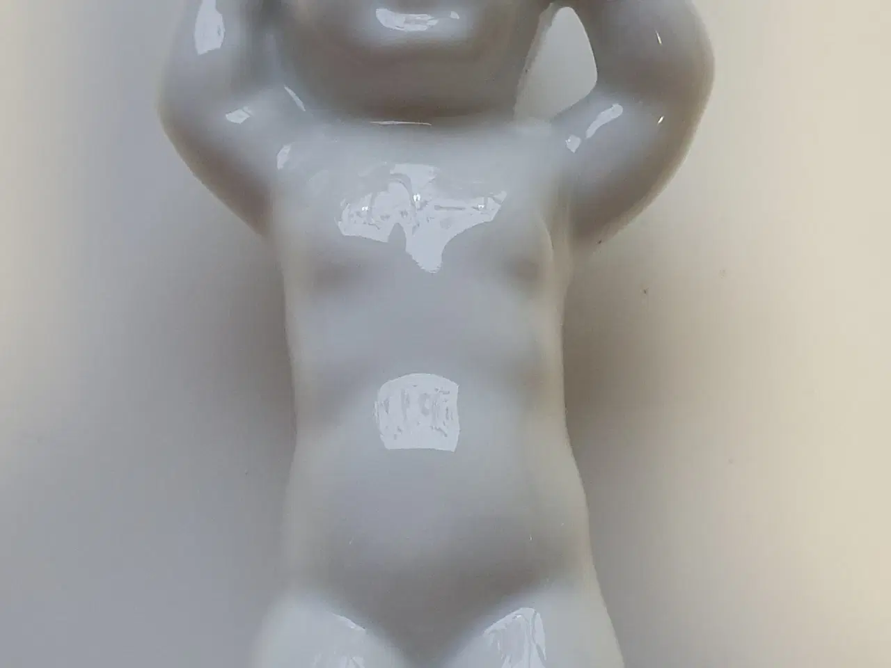 Billede 1 - Porcelænsfigur - Barn på sine grædende knæ