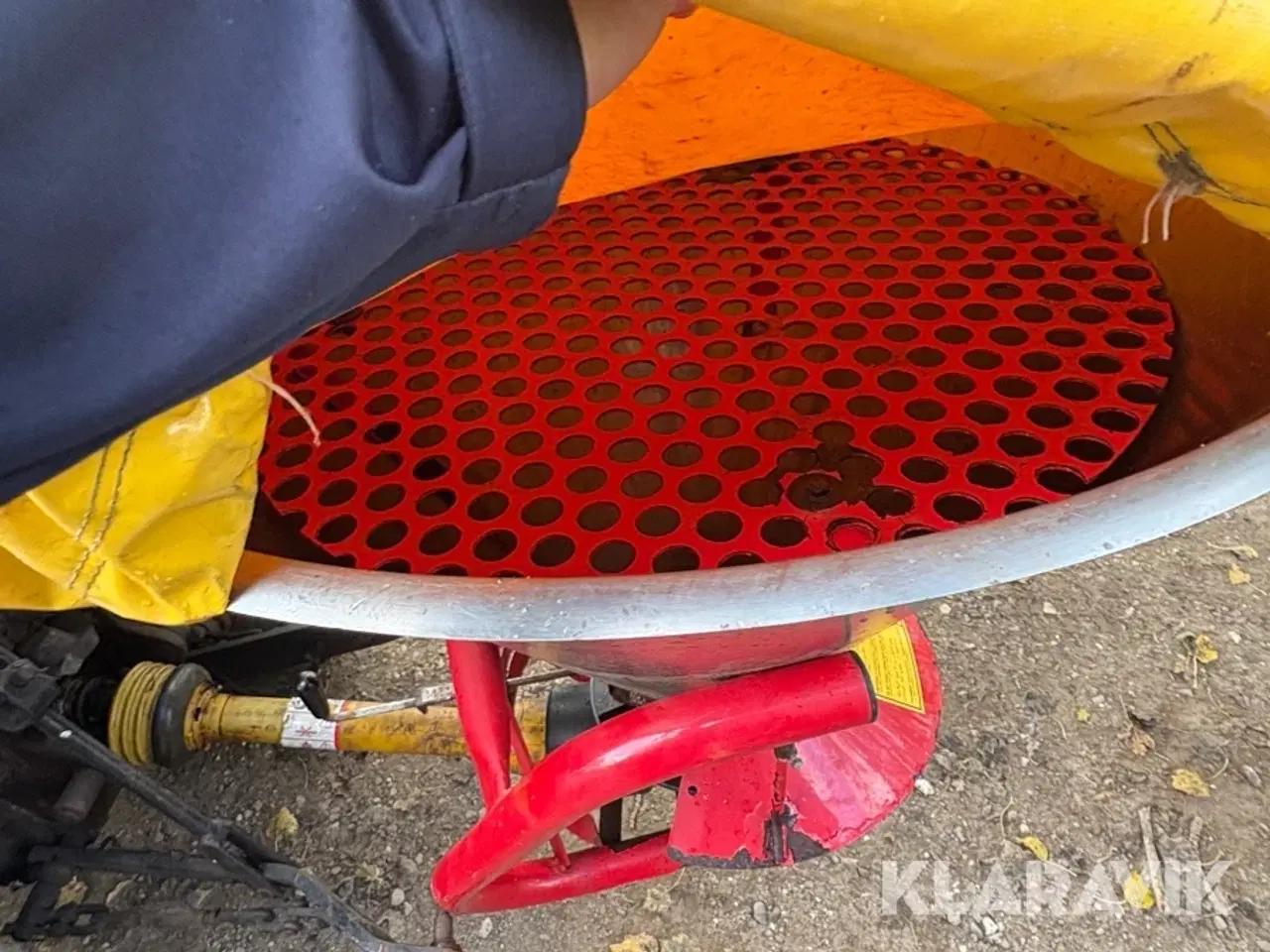 Billede 10 - Kompakttraktor Iseki TX2160 med kost og saltspreder