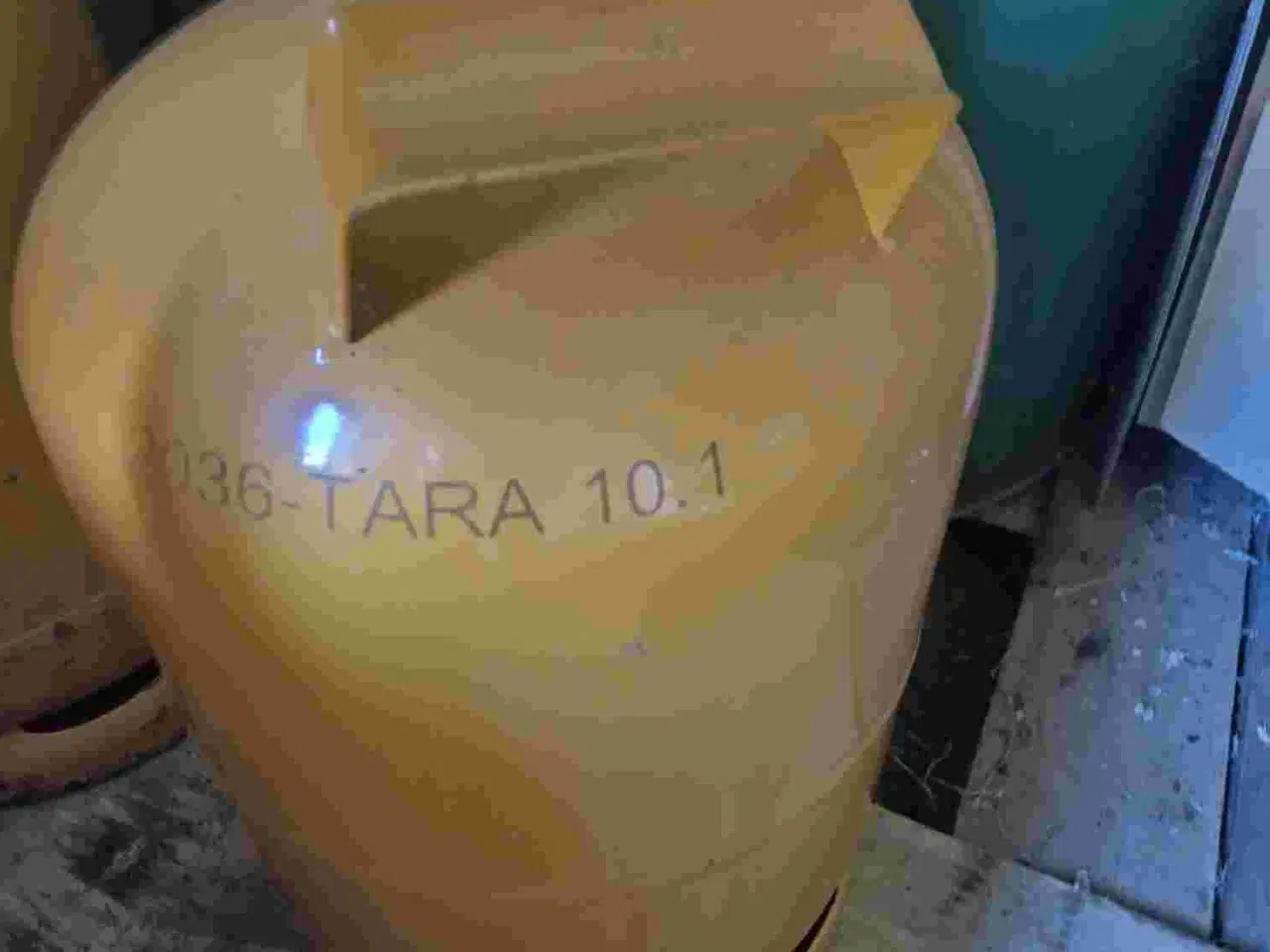 Billede 1 - 3 stk. fyldte 11 kg gasflasker  med plomberinger 