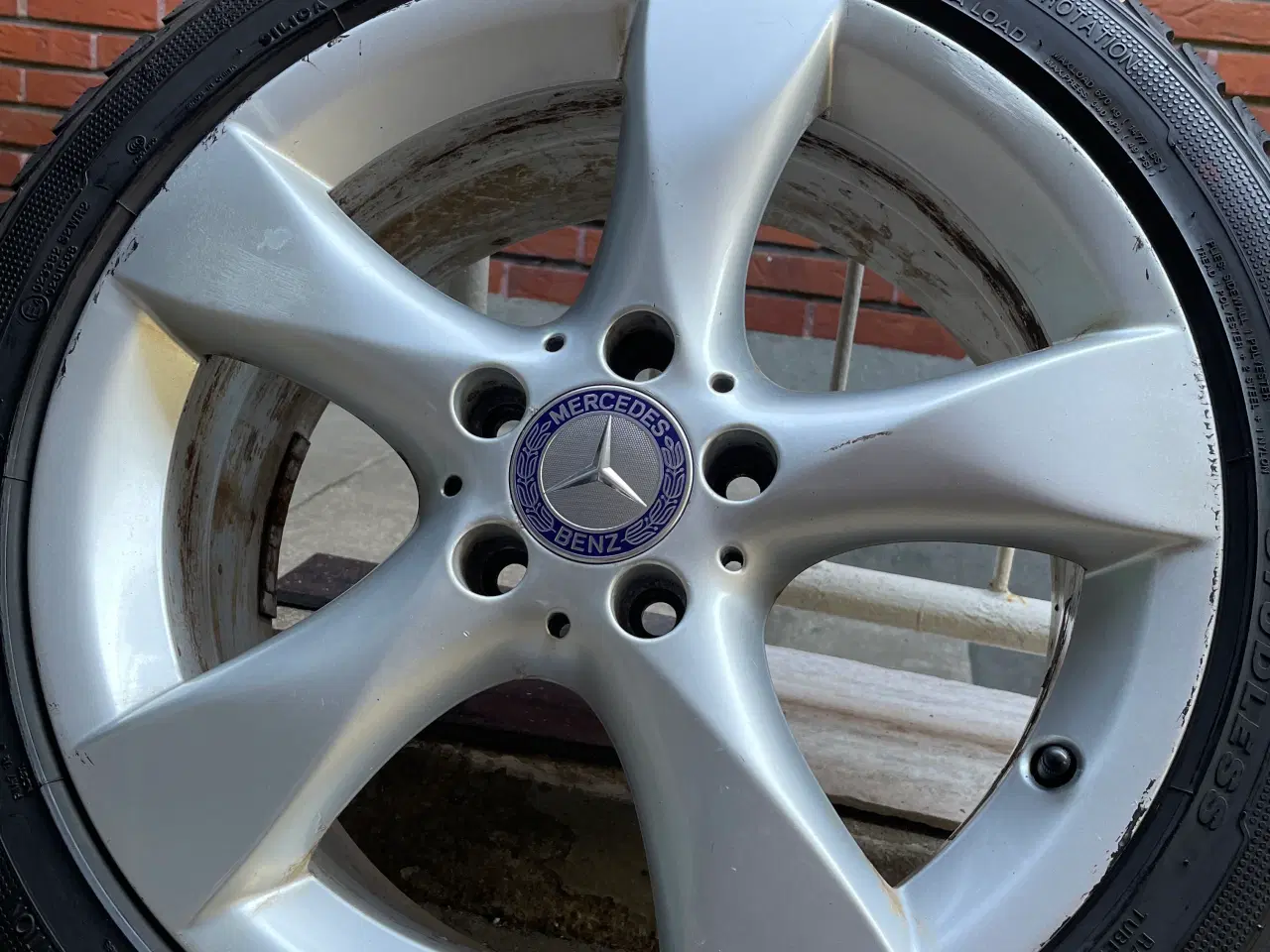 Billede 2 - Vinterdæk på org Mercedes 17 alufælge 