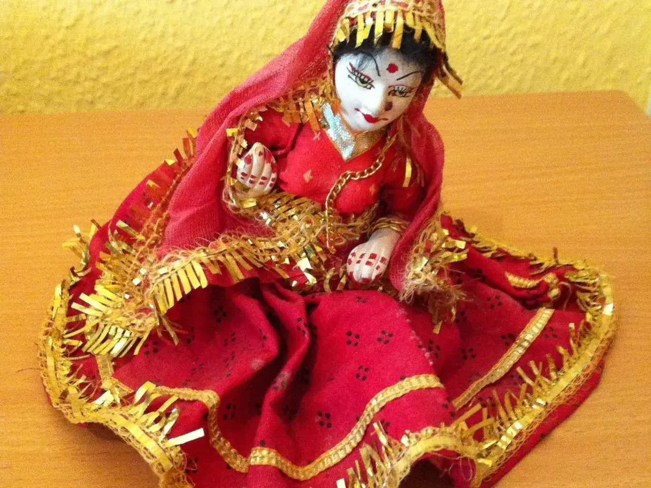 Billede 1 - Mega sød indisk dukke
