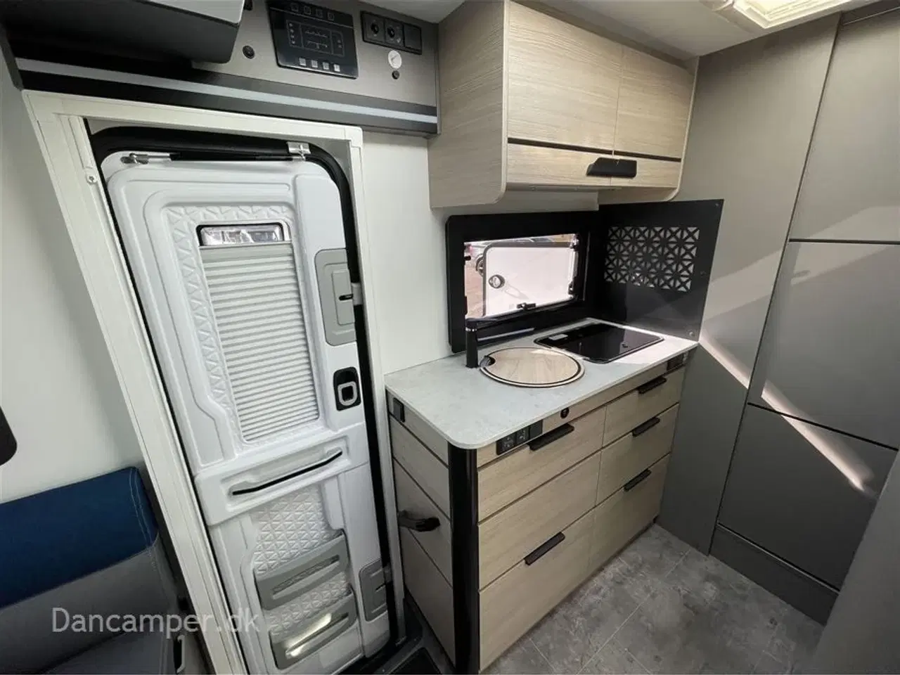 Billede 22 - 2024 - Chausson X650 Exclusive line   Messepris 1.019.900,- SPAR kr. 50.000,- Camper med stor Lounge og siddegruppe, 9-trins automatgear, sænkeseng, stor garage, specialfælge, Artic, Connect- og X-tilbehørspakke ,